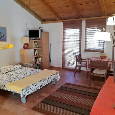 Loma Apartment *