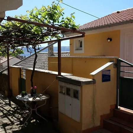 Loma Apartment *